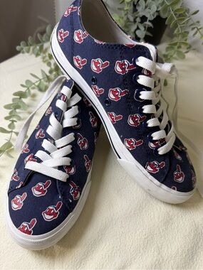 Row One Cleveland Indians MLB Canvas Sneakers Women’s 7.5